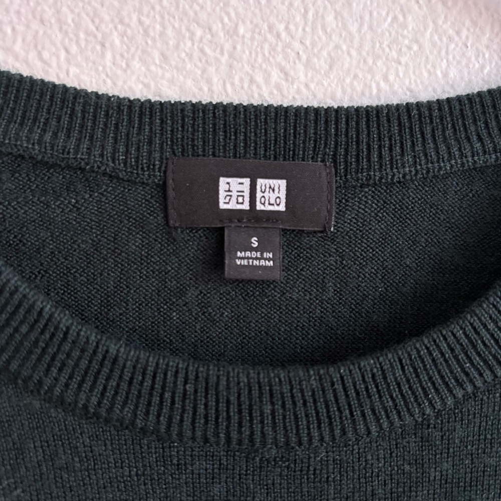 Uniqlo Men's 100% Wool Sweater, Set of 2, Small - Picture 5 of 10